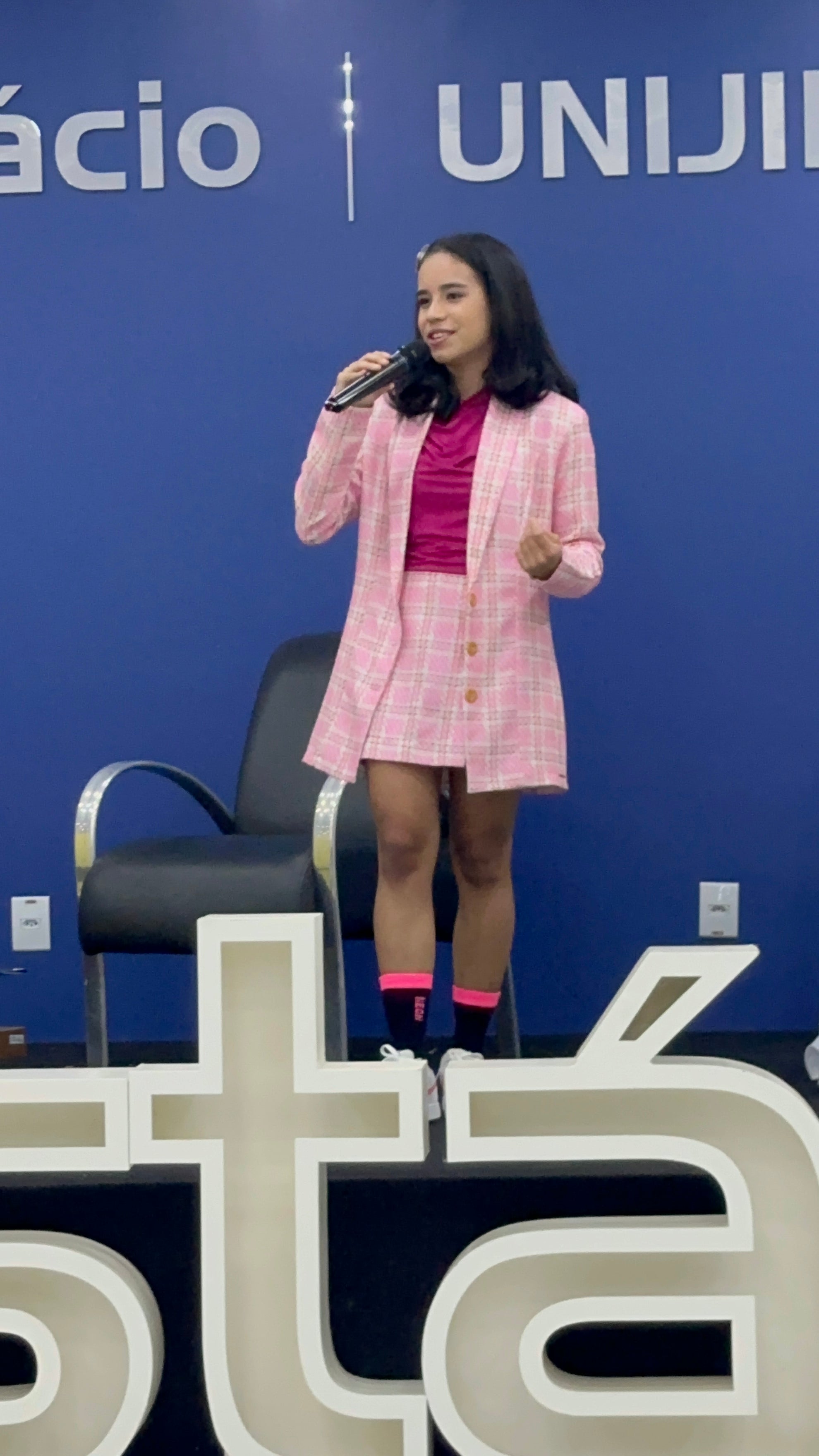 Malu Lira palestrando